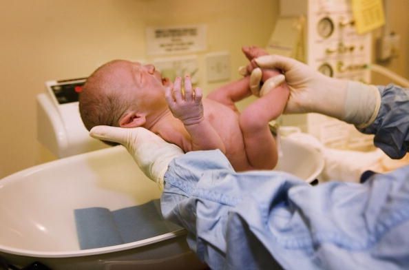 Ciencias ayuda a la mujer sin útero da a luz a gemelos