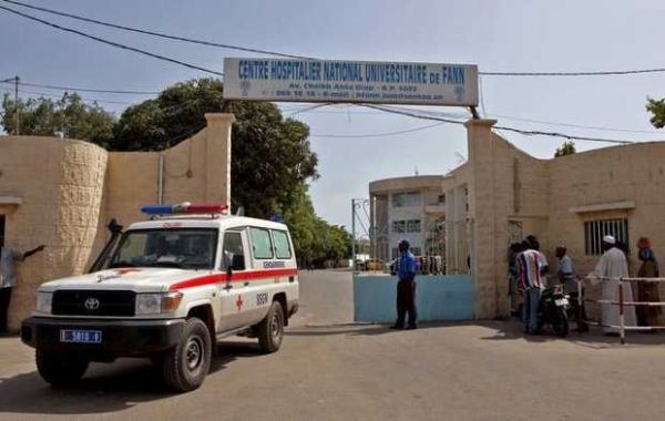 Funcionarios senegaleses están rastreando todos los que pueda haber estado expuesta al virus del Ébola en contacto con el estudiante infectado de Guinea.