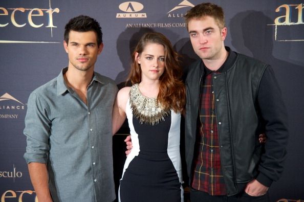 Taylor Lautner, Kristen Stewart y Robert Pattinson en la saga Crepúsculo: Amanecer Parte 2