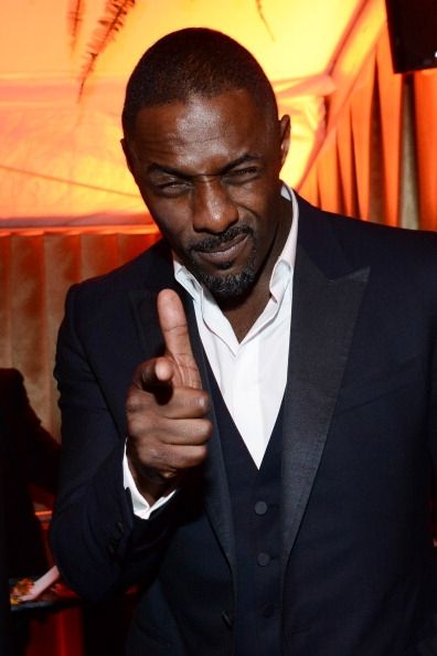 Idris Elba en el 2014 The Weinstein Company y Netflix Globos de Oro después de la fiesta en el Beverly Hilton Hotel.