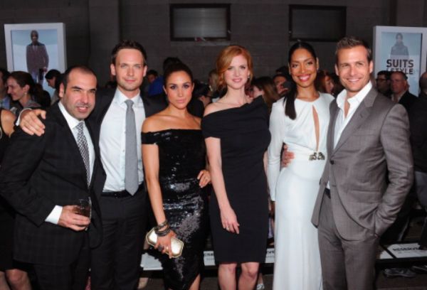 Trajes Cast