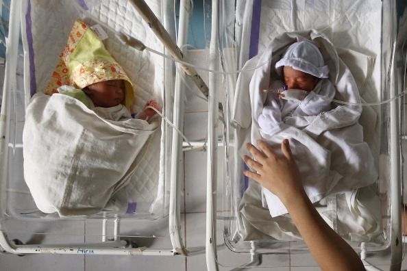 Bebés Switched at Birth pueden recibir millones 20 años después