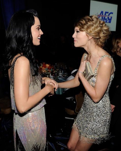Katy Perry y Taylor Swift en 2010 Grammys