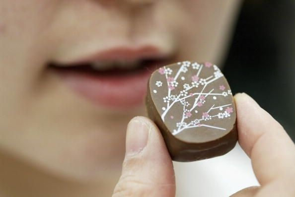 Los consumidores japoneses disfrutar de los beneficios del chocolate negro