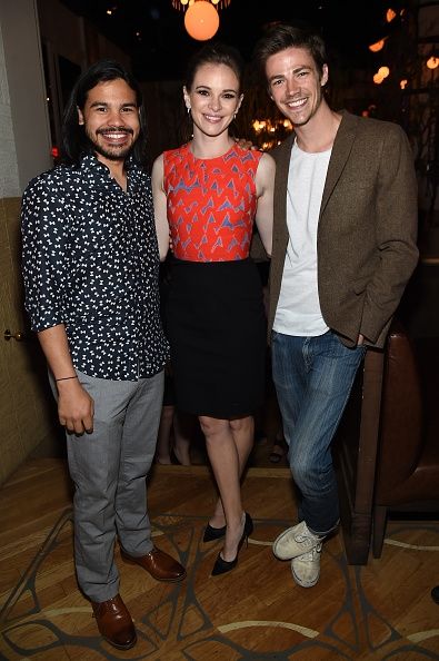 Carlos Valdés, Daniella Panabaker, y Grant Gustin en el 2015 Upfront Parte de The CW.