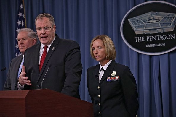 Depto De Funcionarios de Defensa Hold Reunión informativa sobre el envío accidental.