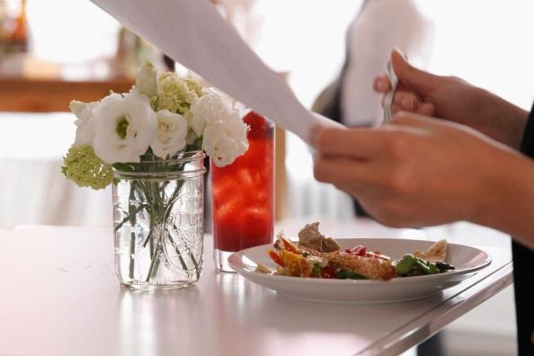 Gail Simmons lanza programa #LoveOfLeaves Con Pure