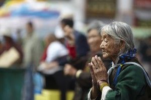 Tíbet en la fe-religión-PEOPLE-paz-oración-mujeres-originales-jpg