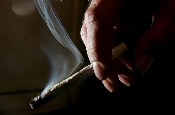 El número de adultos en los Estados Unidos que dicen que usan la marihuana tiene el doble en los últimos 10 años.