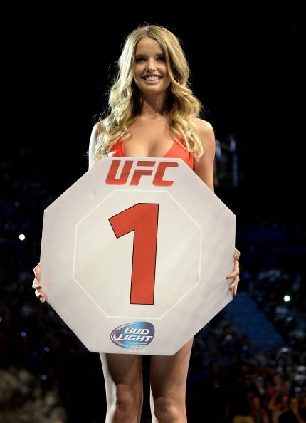 UFC Fight Night chica ronda.