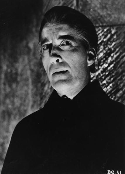 El difunto actor Christopher Lee jugó un vampiro en el cine muchas veces, pero hay personas que se identifican como vampiros.