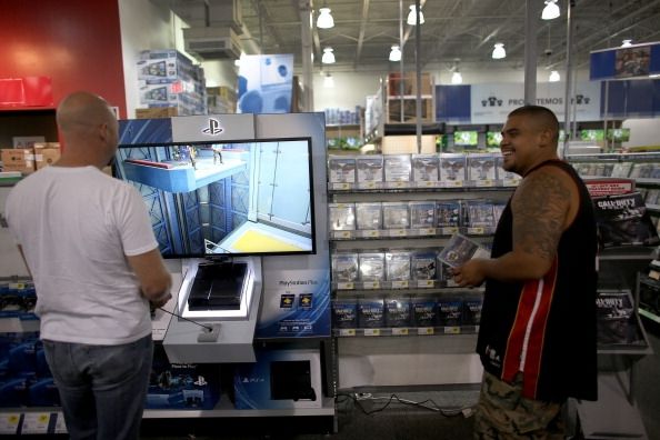 Sony`s New Game Unit, Playstation 4 Goes On Sale