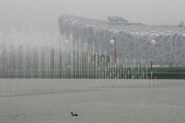 Una vista del estadio principal en Beijing en el inicio de los Juegos Olímpicos de 2008, cuando el aire en Pekín estaba más limpia de lo habitual. Una vista del estadio principal en Beijing en el inicio de los Juegos Olímpicos de 2008, cuando el aire en Pekín estaba más limpia de lo habitual.