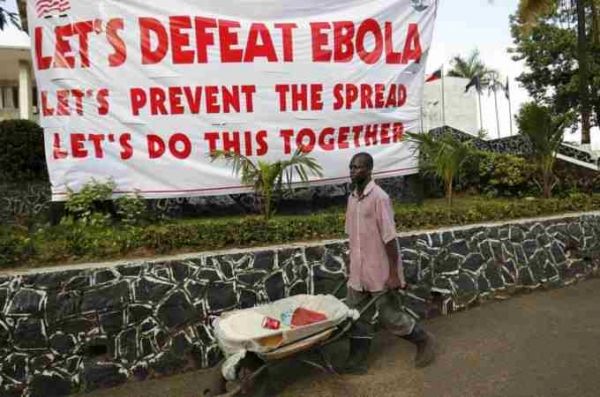 El aumento de la conciencia pública fue parte de la governement senegalés`s strategy to keep the Ebola virus under control.