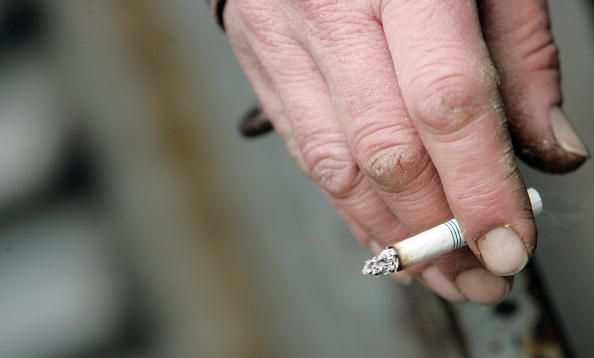 El riesgo de insuficiencia cardíaca baja a la normalidad después de dejar de fumar.