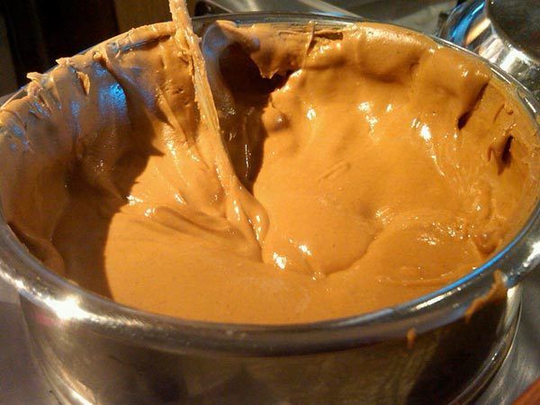10 Beneficios para la salud asombrosos de la mantequilla de cacahuete