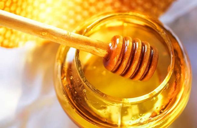 beneficios de la miel para las espinillas