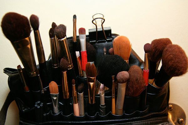 maquillaje limpia pinceles en casa