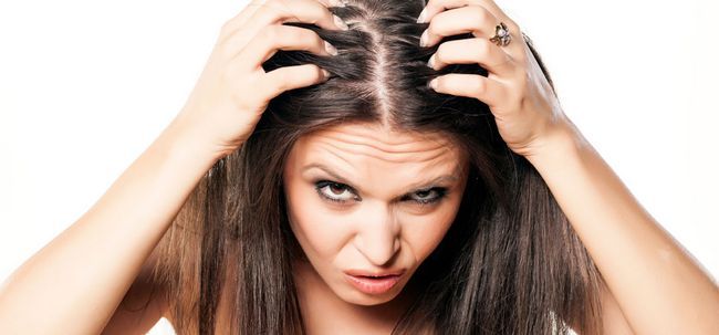 10 trucos simples y 4 Remedios caseros para combatir el cuero cabelludo que pica