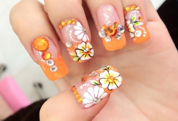 Spring Flower Nail Art con diamantes de imitación