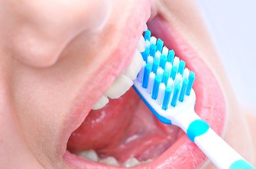 Cepillarse los dientes superficie interior