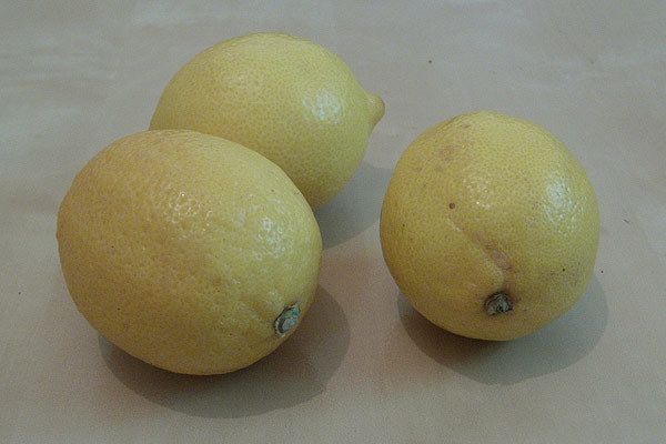 jugo de limón reduce las manchas oscuras