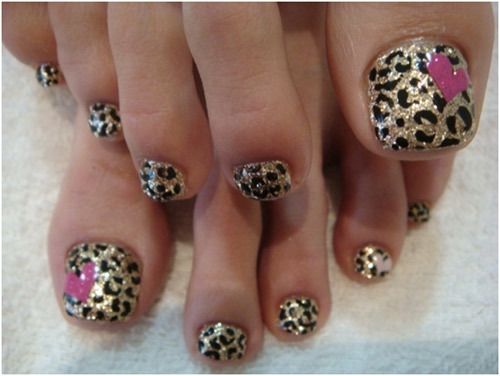 Estampado de leopardo en los dedos