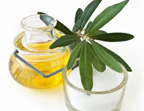 mezcla arenosa de aceite de oliva y el azúcar