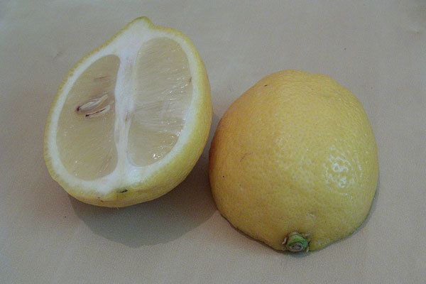 El jugo de limón fresco