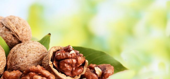 17 asombrosos beneficios de las nueces para la piel, el cabello y Salud