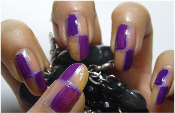 esmalte de uñas de color púrpura