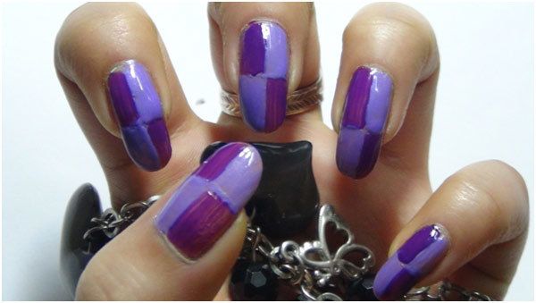 luz púrpura esmalte de uñas de color