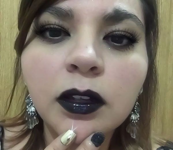 Pegajoso lápiz labial de color