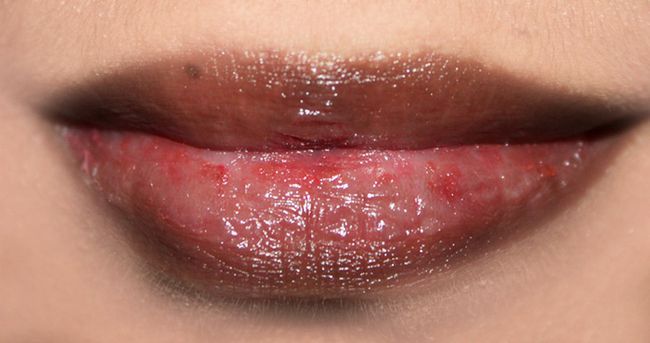4 increíble maquillaje Hack para corregir labios desiguales para lograr la forma de labios perfecto
