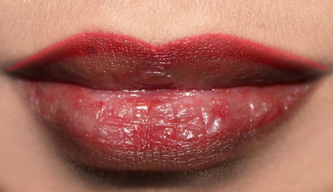 4 increíble maquillaje Hack para corregir labios desiguales para lograr Perfect Lip Forma (2)