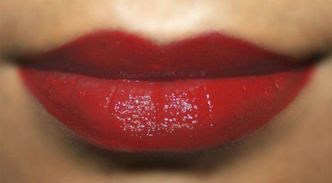 4 sencillos pasos para conseguir los labios brillante tutorial (2)