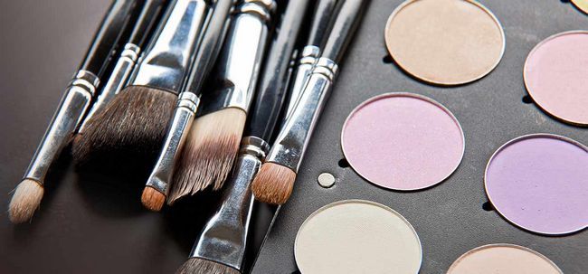 4 consejos fáciles para cuidar de sus pinceles de maquillaje