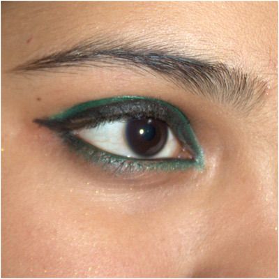 delineador de ojos maquillaje verde y negro 4
