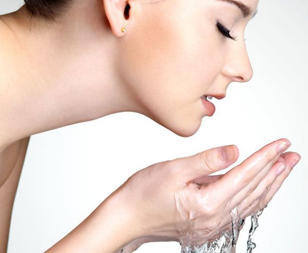 beneficios del agua para la piel