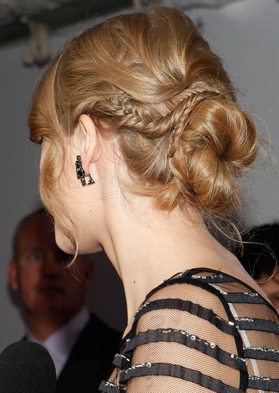 Twisted-Low-Bun-con-Side-Trenzas-and-Wrap