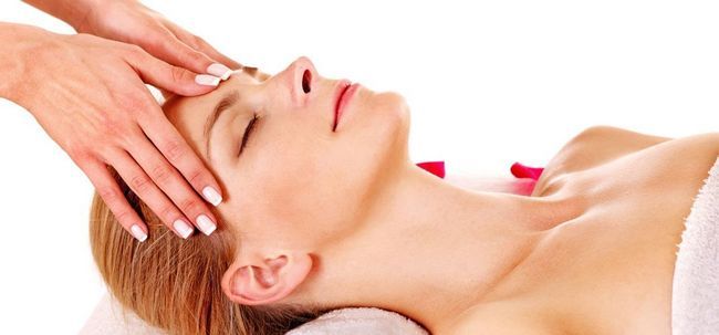 7 pasos simples para hacer un masaje facial en casa