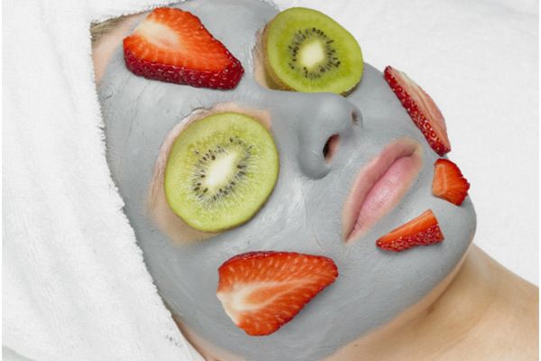 kiwi y fresas enfrentan máscara