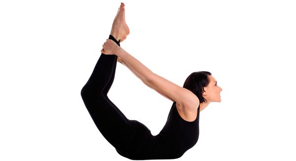 Dhanurasana de ejercicio de yoga