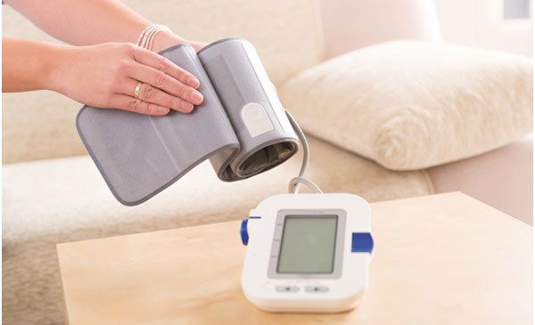 Monitor de presión arterial en casa