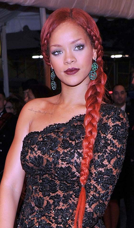 Rihanna trenzado de costado trenzas Peinado