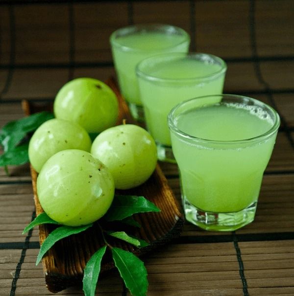 Salud y belleza increíbles beneficios de jugo de amla