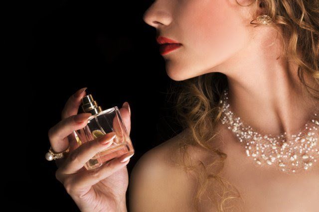 Los mejores perfumes para usar en la noche para las mujeres