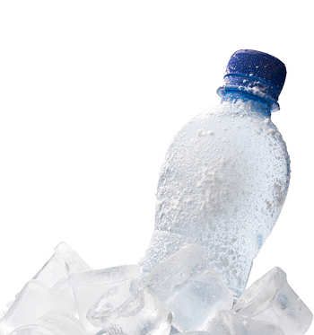 botella de agua congelada para el dolor de pies