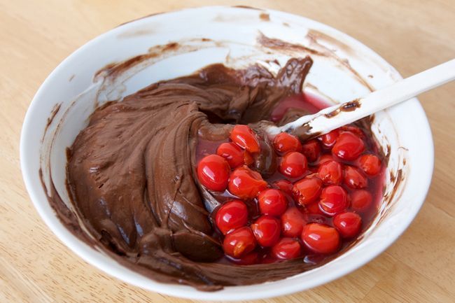 El chocolate cubrió la cereza Mousse | GI 365 12