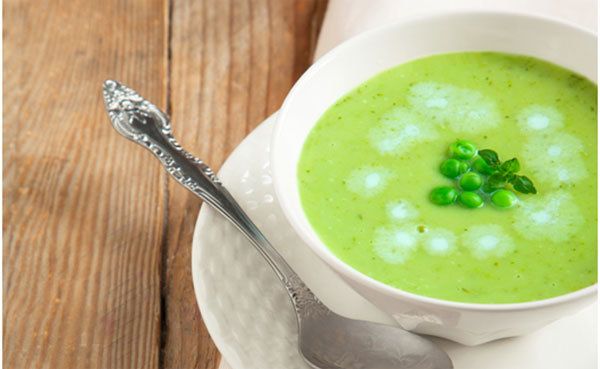 Sopa de guisante verde fresca